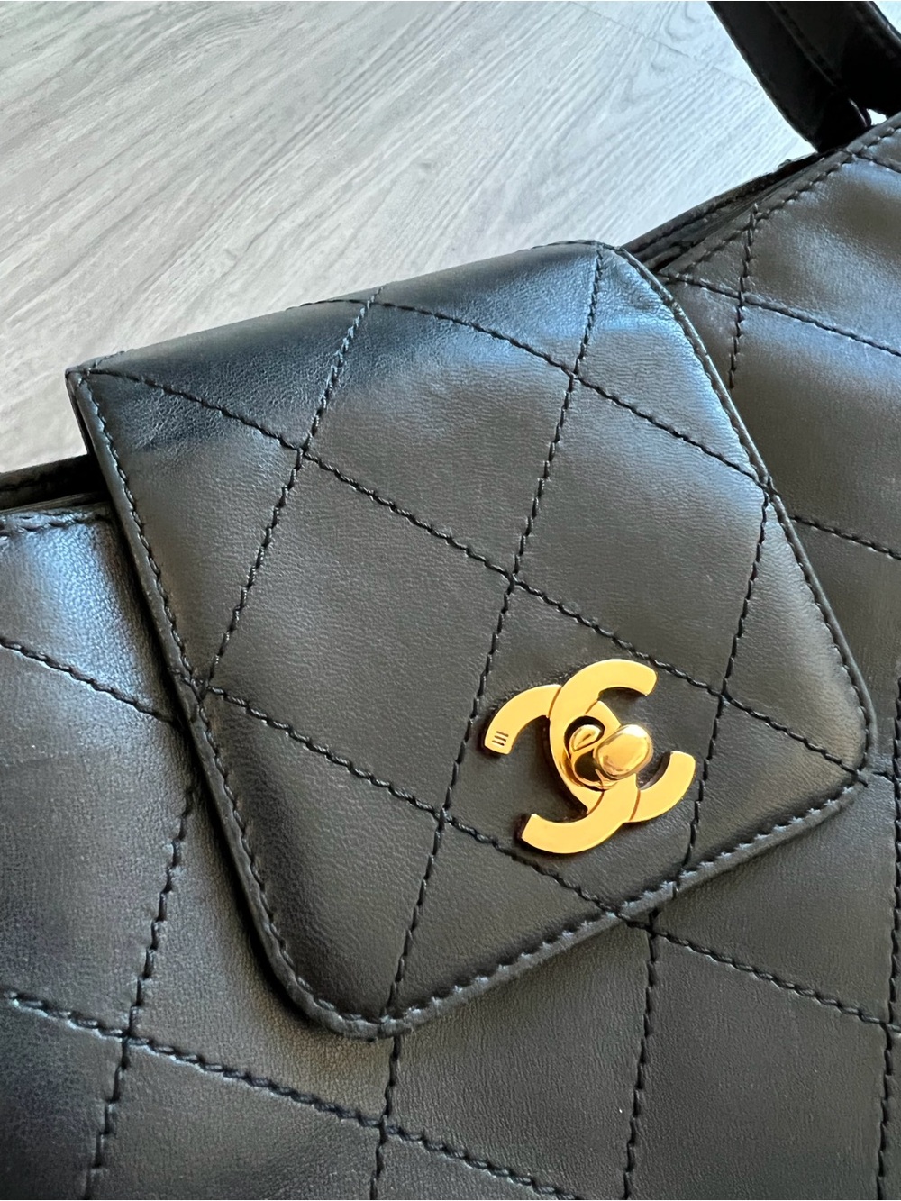 CHANEL Black Quilted Lambskin Shoulder Bag with Gold CC Hardware - Picture 2 of 14
